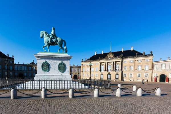 Amalienborg Sarayı