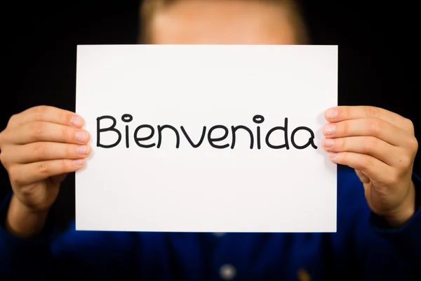 Cartel de niño con palabra española Bienvenida - Bienvenido —  Fotos de Stock