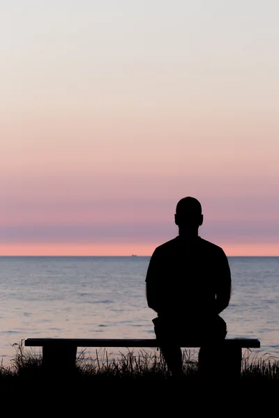 Lonely man on bench — Stock Photo, Image