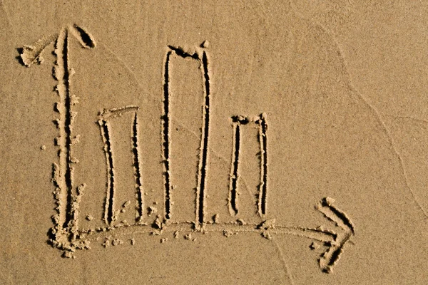 Diagramme à barres dessiné dans le sable — Photo