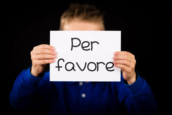 Ребенок держит табличку с итальянским словом "Фаворит" - пожалуйста — стоковое фото
