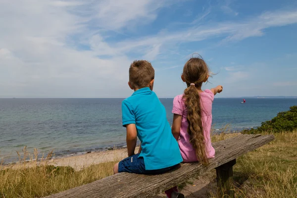 Kids taking a break — Stock Photo, Image