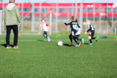 Bulanık çocuklar futbol oynamak