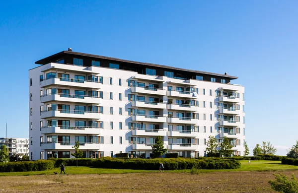 Hedendaagse condominium gebouw — Stockfoto