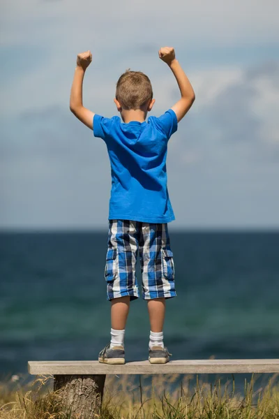 Boy with clenched fists — Stock Photo, Image