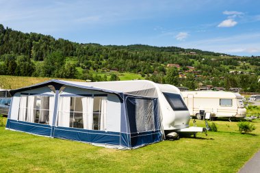 Modern Karavan kamp yerinde
