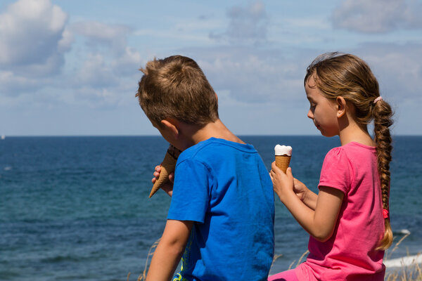 Kids with ice creams