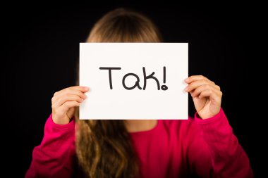 Danimarka sözcük Tak - teşekkürler işaretiyle tutan çocuk