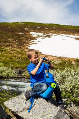 Çocuk doğa gezisinde