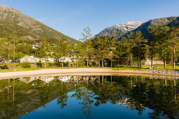 Landschap in de buurt van Hardangerfjord in Noorwegen — Stockfoto