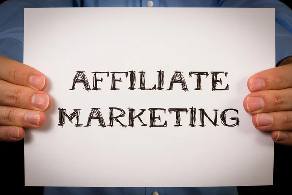 Człowiek z Affiliate marketing znak — Zdjęcie stockowe