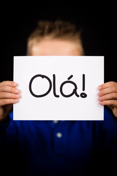 Kind hält Schild mit portugiesischem Wort ola - hallo — Stockfoto