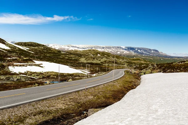 Norveç'te Hardangervidda'da yol — Stok fotoğraf