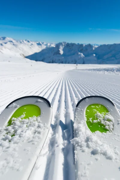 在滑雪滑雪道上滑雪技巧 — 图库照片