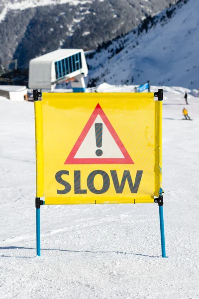 Segnale di avvertimento giallo — Foto Stock