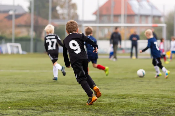 Kids soccer game — Stock Photo, Image