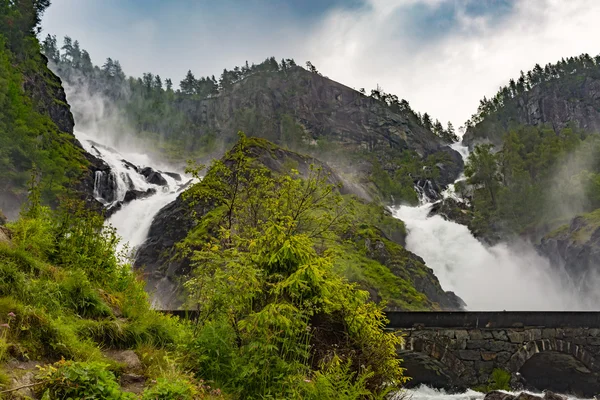 Vodopádů Latefossen v Norsku — Stock fotografie