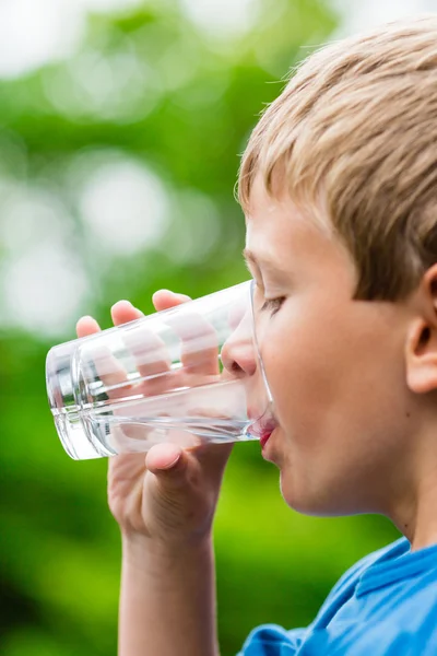Child drinking glass of fresh water — Stock Photo, Image
