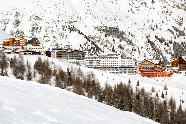 Solig vinterdag på Hochsoelden — Stockfoto