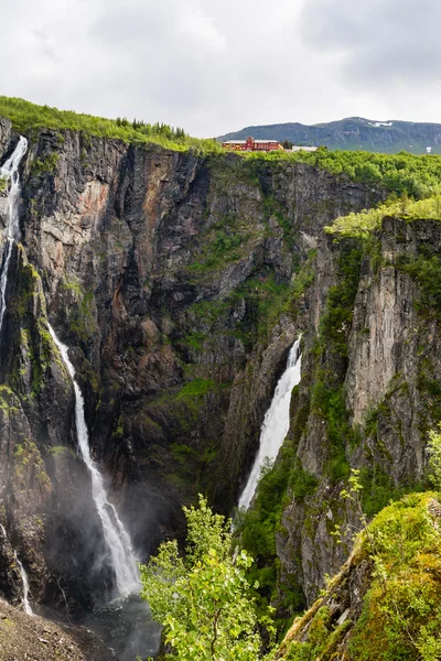 Voringsfossen vodopády u Hardangervidda v Norsku — Stock fotografie