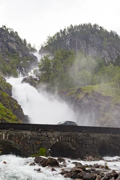 Vodopádů Latefossen v Norsku — Stock fotografie