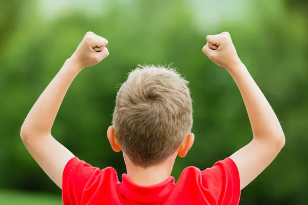 Yüksek öz saygısı olan çocuk