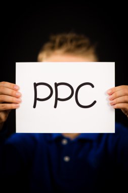 PPC işaret tutan kişi