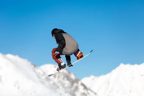 Snowboarder jumping in snow park — Stock Photo, Image
