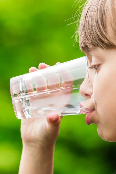 Child drinking glass of fresh water — Stock Photo, Image