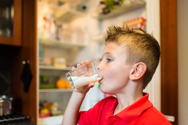 Boy drinking milk from glass — Stock Photo, Image