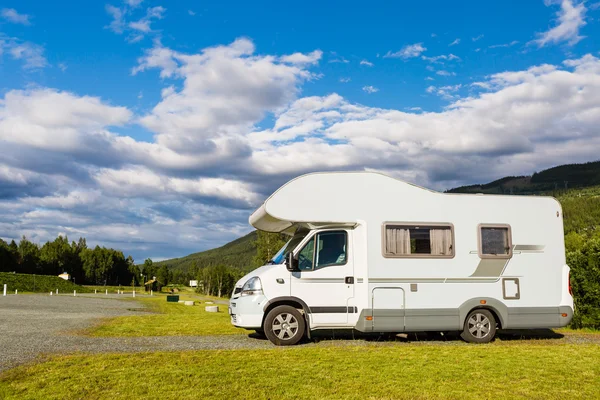 Casa móvil en el camping — Foto de Stock