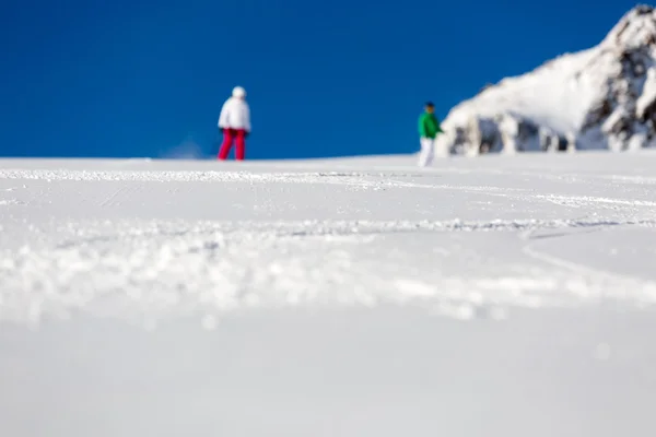 Suddig skidåkare på snö — Stockfoto