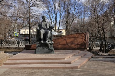 Yauza Bulvarı'nda Dağıstanlı şair Resul Gamzatov Anıtı, tarihi