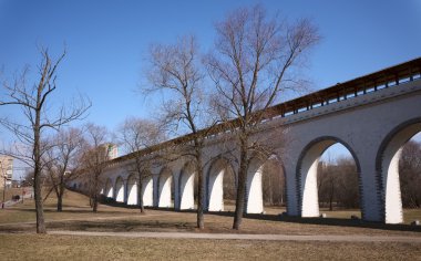 Rostokino Su Kemeri, ayrıca Millionny Köprüsü olarak bilinen, Moskova'nın en eski köprüsü, 1804 yılından bu yana yeniden inşa değil