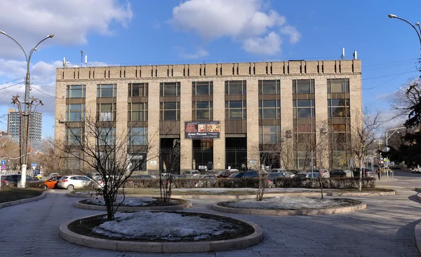 Biblioteca Estatal de Literatura Extranjera de Rusia lleva el nombre de M.I. Rudomino, Nikoloyamskaya St., Edificio 1 — Foto de Stock