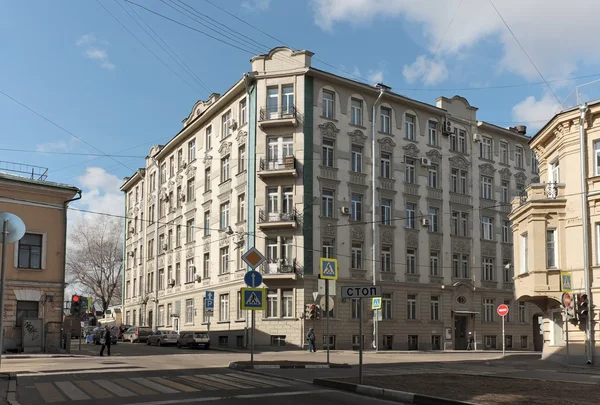 Dochodowa rodzina House von Stein, zbudowany w 1911 w stylu racjonalnej nowoczesności, Lyalin Pereulok, 8, budynek 1, Landmark — Zdjęcie stockowe