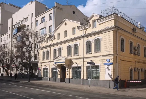 Банк МБА - Москва (Международный банк Азербаджана - Москва), улица Покровка, дом 43, корпус 1 — стоковое фото