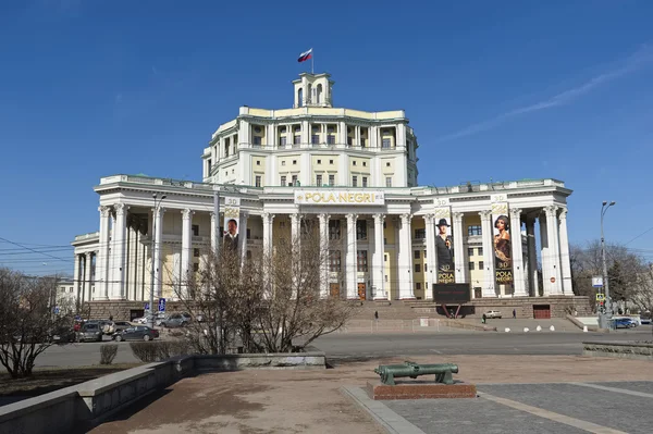 View on building Central Academic Theatre of the Russian Army built in 1929, Suvorovskaya square, Building 2, landmark — Stock Photo, Image