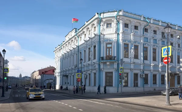 Cityscape, tekintettel a nagykövetség a Fehérorosz Köztársaság, Maroseika Street, House 17/6, emlékmű az építészet-birtok Rumyantsev-Zadunaisky, 18-19 század — Stock Fotó