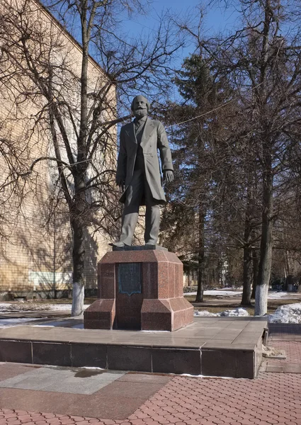 Pomnik pierwszego dyrektora manufaktury Ramenskoye Dmitriev Fedor Mikhailovich (1829-1882), z siedzibą w 2004, rzeźbiarz O.V. Ershov — Zdjęcie stockowe