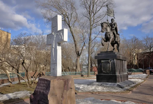 Monumento al Santo Príncipe Dimitry Donskoy libertador de la tierra rusa, punto de referencia, intersección de las calles Nikoloyamskaya y Yauzskaya —  Fotos de Stock