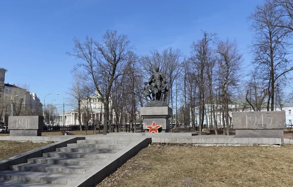 Monument to the soldiers who defended peace and freedom in the fight against fascism in the Catherine's Square — Stock Photo, Image