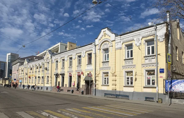 Ehemaliges profitables Haus a.i. vinogradova, erbaut 1888 - 1889 Jahre, st. myasnitskaya, 30 / 1 / 2 Gebäude 2, derzeit in einem Gebäude befindet sich das Geschäftszentrum mit einer großen Liste von Unternehmen — Stockfoto