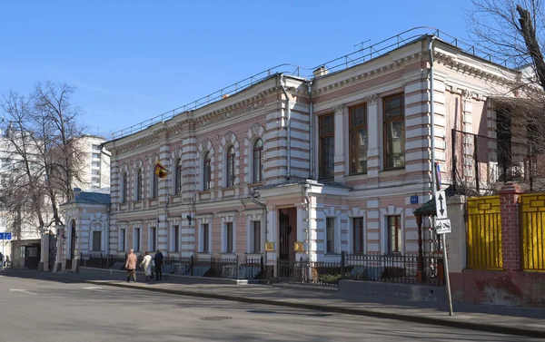 Velvyslanectví Demokratické socialistické republiky Srí Lanka v Ruské federaci, ulici Shchepkina, budova 24, bývalá usedlost obchodníků Bolotnov, styl, eklekty, 19. století — Stock fotografie