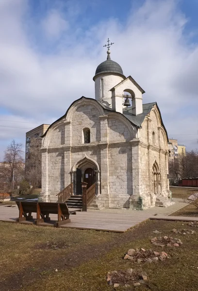 Templo del santo mártir y Tryphon Wonderworker en Naprudnom, Moscú, siglo XV — Foto de Stock