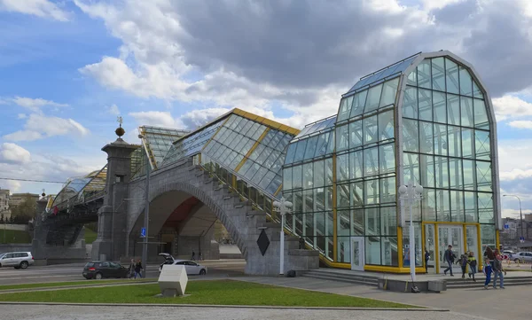 Pedestrian bridge Bogdan Khmelnitsky — Stock Photo, Image