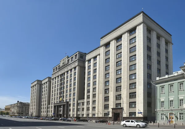 Entrada para o edifício da Duma estatal da Federação Russa, rua Okhotny Ryad, 1 — Fotografia de Stock