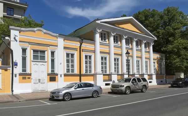 La residenza principale Cherkasskoy - Baskakov, conservato nella sua forma originale dalla prima metà del XIX secolo, Bolshaya Nikitskaya Street, Casa 44, Edificio 2, punto di riferimento, monumento architettonico — Foto Stock