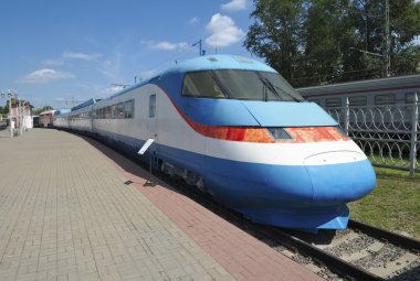 deneyimli Rus yüksek hızlı yolcu treni 