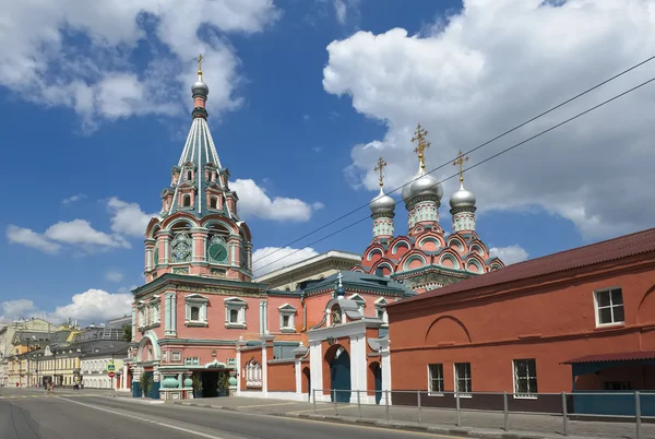 Kilise Neo-Caesarea Derbitsah, yıl 1668-1679, dönüm noktası, Bolshaya Polyanka sokak inşa